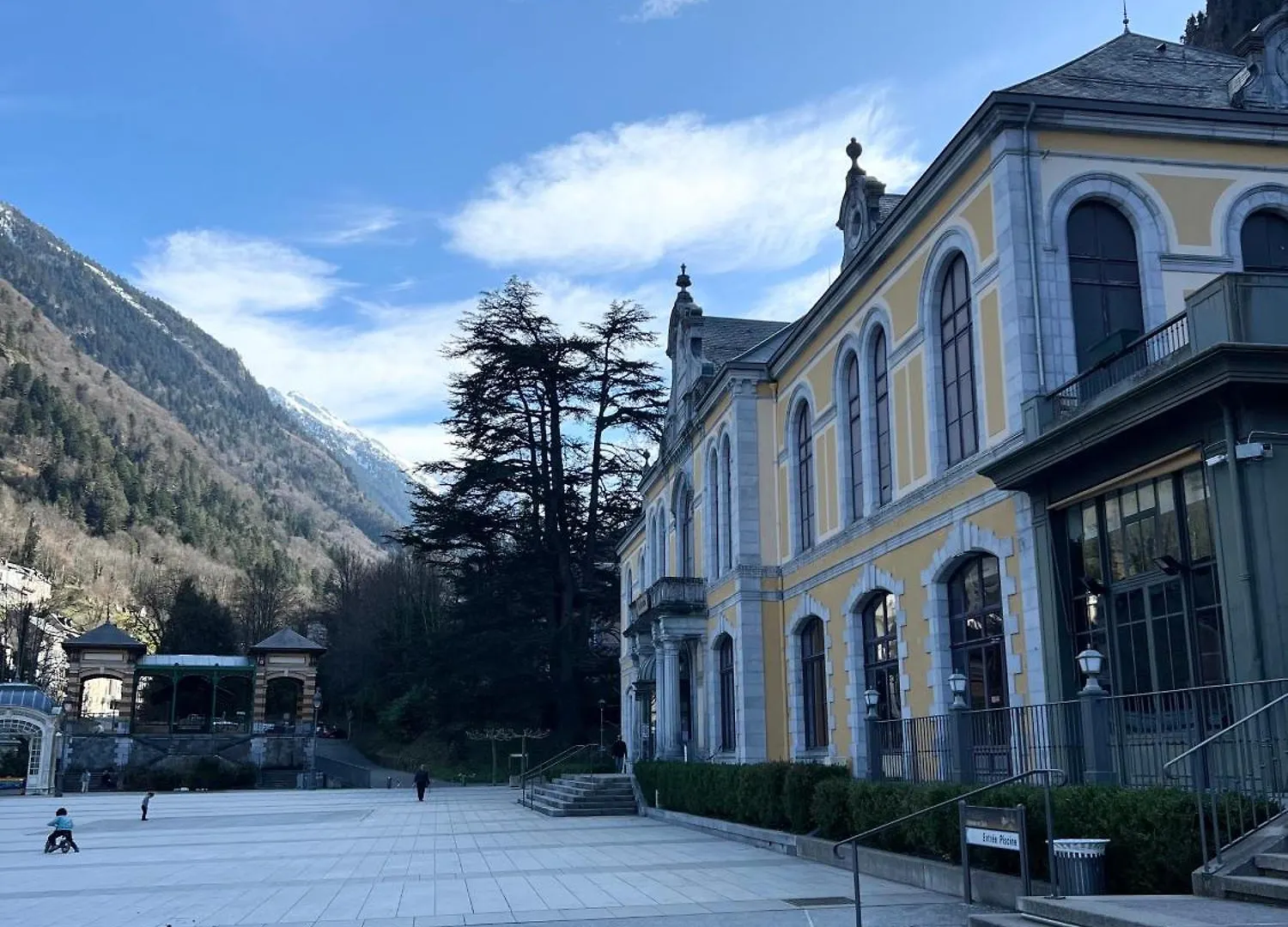 Appartement Au Coeur De Cauterets - Vue Montagne - Wifi 0*,  France